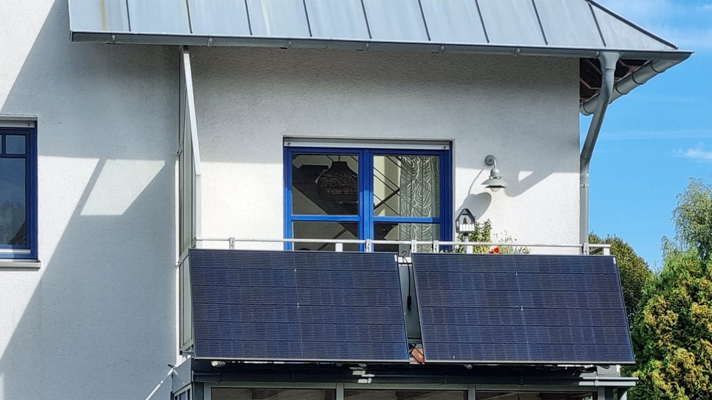A plug-in solar array
